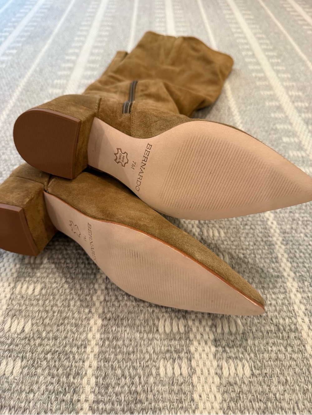 NWOT Bernardo Size 7 Suede Knee Boots in Cognac Brown - Picture 9 of 10